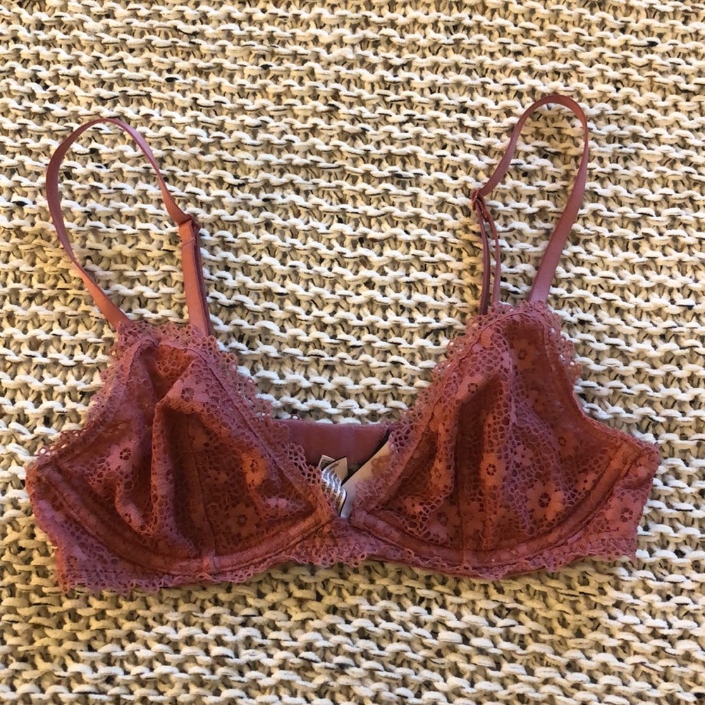 Victoria’s Secret Underwire Lace Bralette